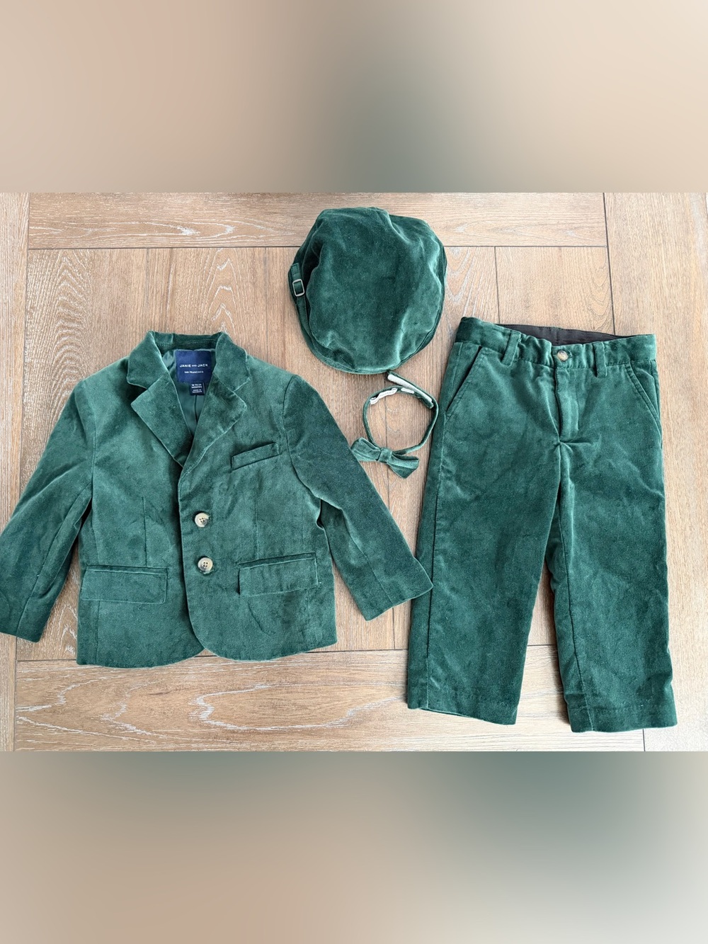 WORN ONCE Janie and Jack Four Piece Green Velvet Kids Christmas Suit 2T